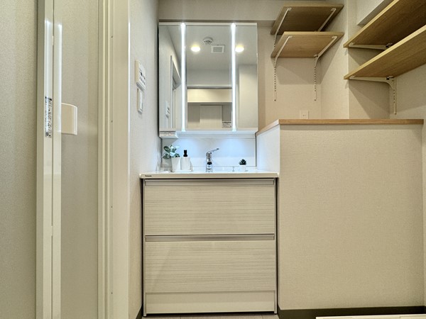 五反田ダイヤモンドマンション_清潔感のある洗面化粧台の写真