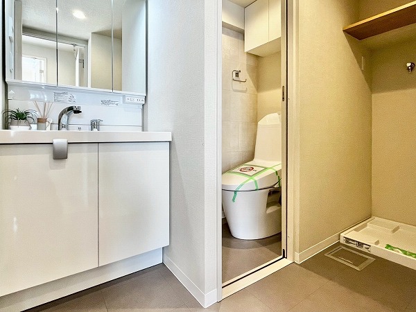 春日ビューハイツ_水回りがまとまったパウダールームの写真