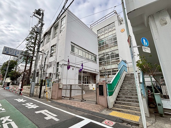新宿区立津久戸小学校