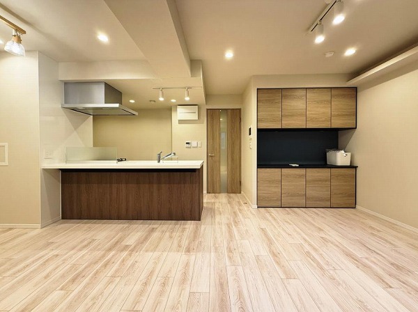 トゥールロワイヤル神宮前_ゆとりあるリビングダイニングの写真