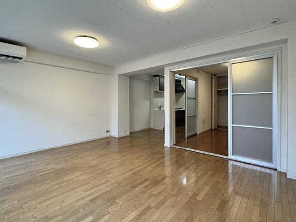 マンション西目黒苑_ゆったりとしたメインルームの写真