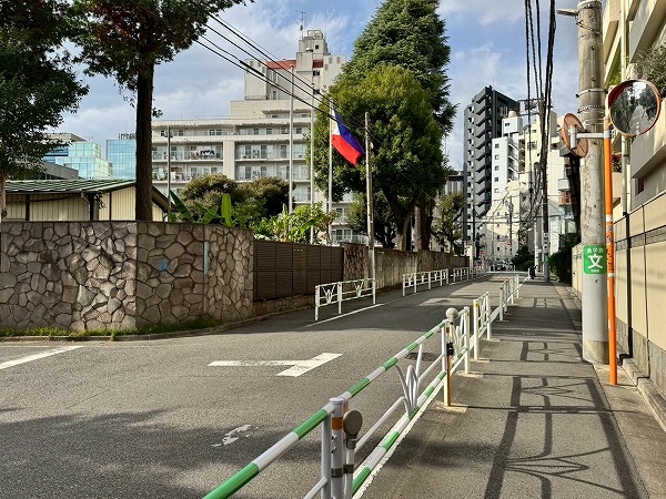 マンション前の道