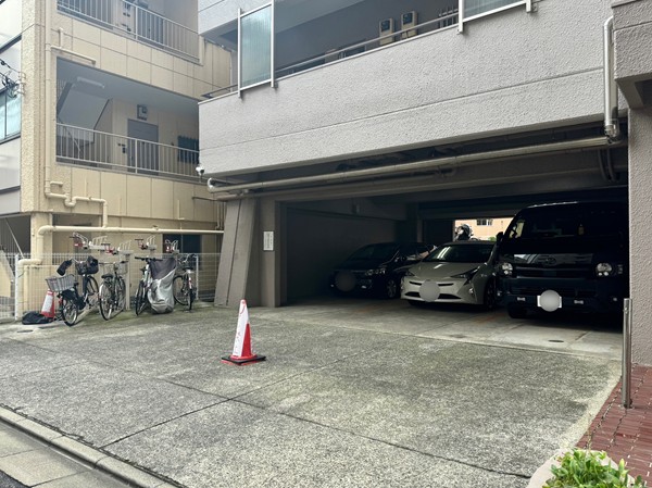 ライオンズマンション大森海岸　駐車場