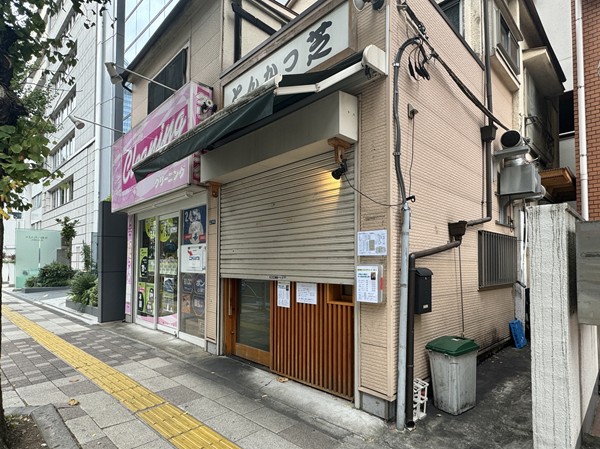 マンション左隣の飲食店