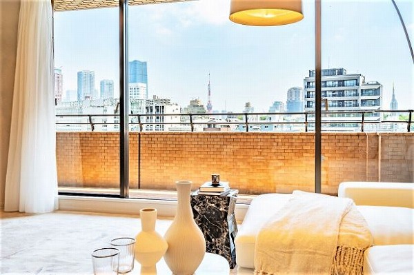 広尾ガーデンヒルズサウスヒル_窓が大きいリビングダイニングキッチンの写真