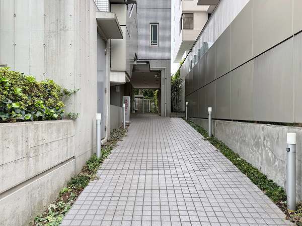 渋谷常磐松ハウス　アプローチ