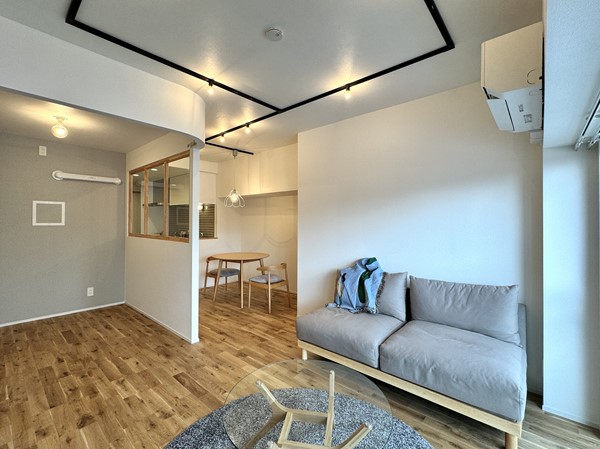 秀和目黒駅前レジデンス_リノベーション済みのお部屋の写真