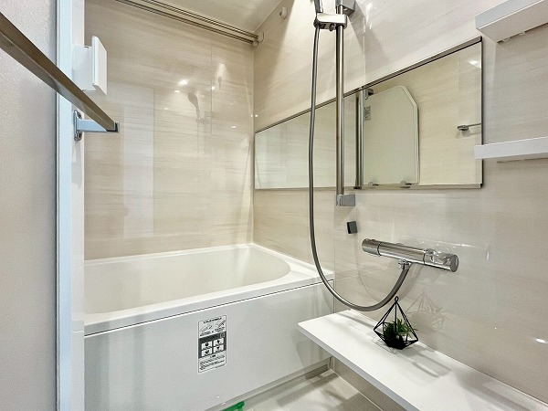春日ビューハイツ_綺麗なバスルームの写真