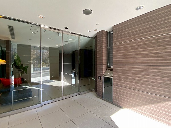 ブランズ市谷田町　エントランス