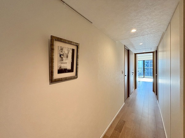 _広々とした廊下の写真