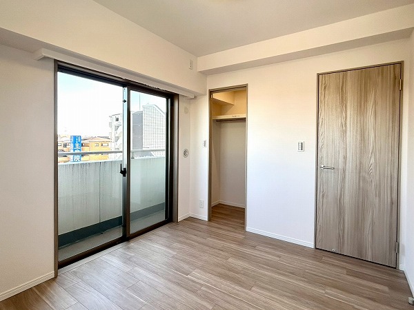 グーディッシュ千歳船橋_バルコニーが付いている約6.2帖の洋室の写真