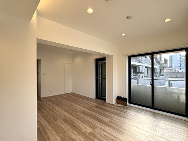 メルシー武蔵小山_大きな窓があるメインルームの写真