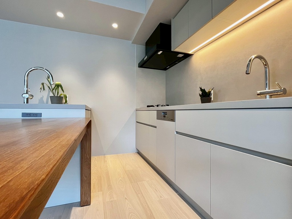 ガレリアコルテ六番町_リノベーション済みのキッチンの写真