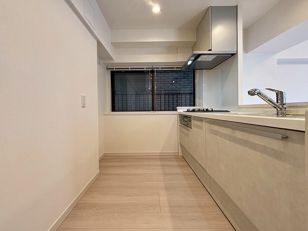 中銀音羽マンシオン_広いキッチンの写真