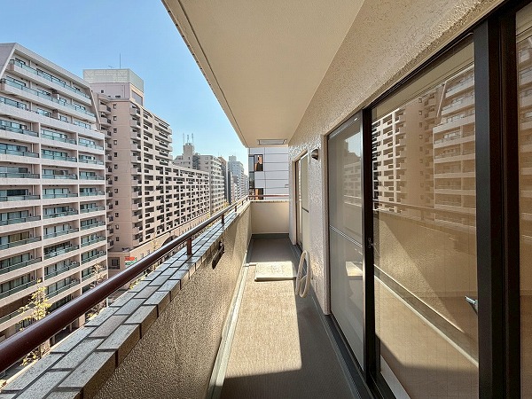 中銀音羽マンシオン_西向きのバルコニーの写真