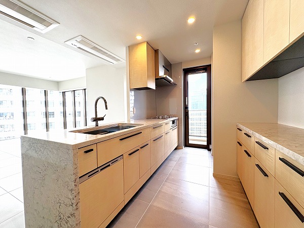 パークタワー西新宿_お洒落なキッチンの写真