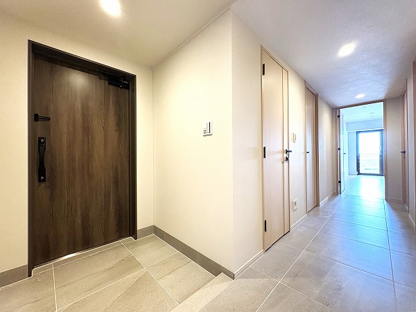 パークタワー西新宿_広々とした廊下の写真