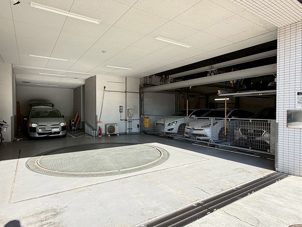 フェニシア学芸大学 駐車場