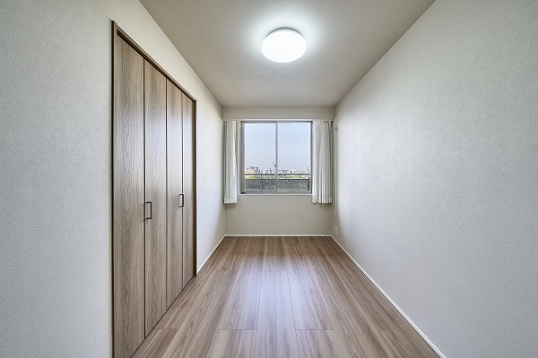 キャナルワーフタワーズWEST_約5.5帖の洋室の写真