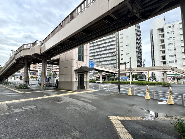 大森海岸駅前の歩道橋