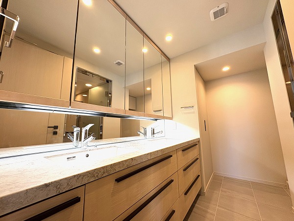 パークタワー西新宿_2ボウルの洗面化粧台の写真