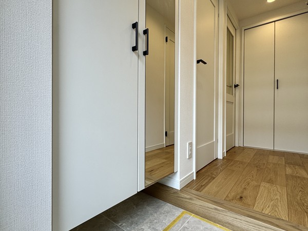 大森ハイツ（大田区）_シンプルな玄関の写真