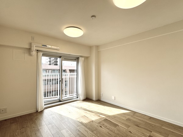 大森ハイツ（大田区）_明るいメインルームの写真