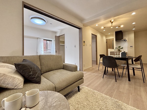 南青山セピアコート_お洒落なリビングダイニングキッチンの写真