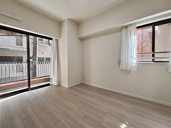 南青山セピアコート_広々とした洋室の写真