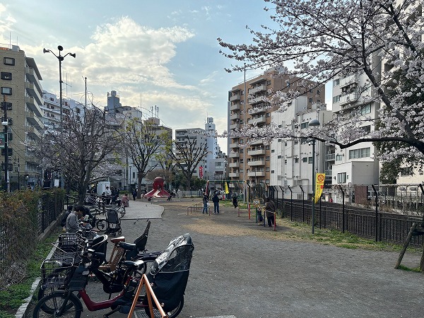 恵比寿東公園（タコ公園）