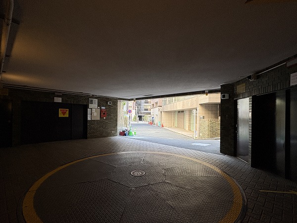 ウィスタリア元麻布 駐車場