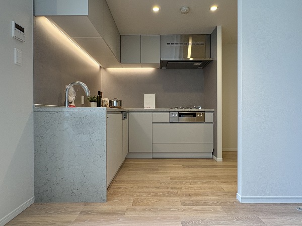 パークコート高輪ヒルトップレジデンス_L字型のキッチンの写真1