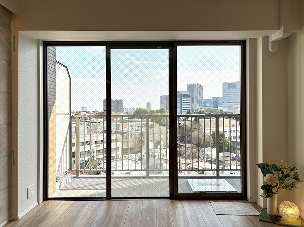 朝日シティパリオ島津山_リビングダイニングキッチン窓の写真