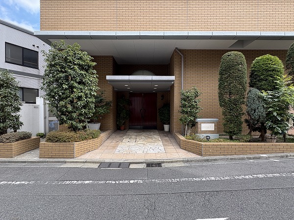 サンクタス本郷　アプローチ