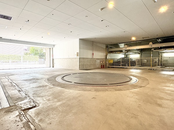 ディアナコート代々木 駐車場