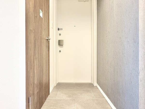 カテリーナ代々木プレイス_爽やかな玄関の写真