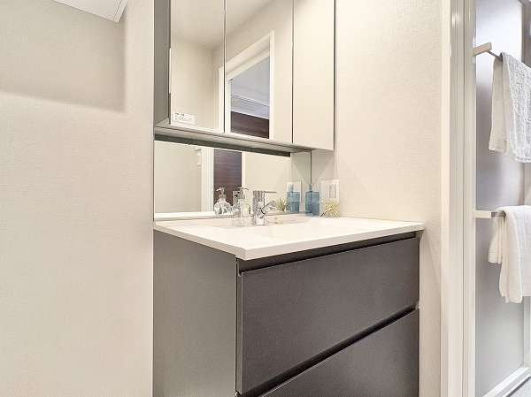 カテリーナ代々木プレイス_清潔感のあるパウダールームの写真