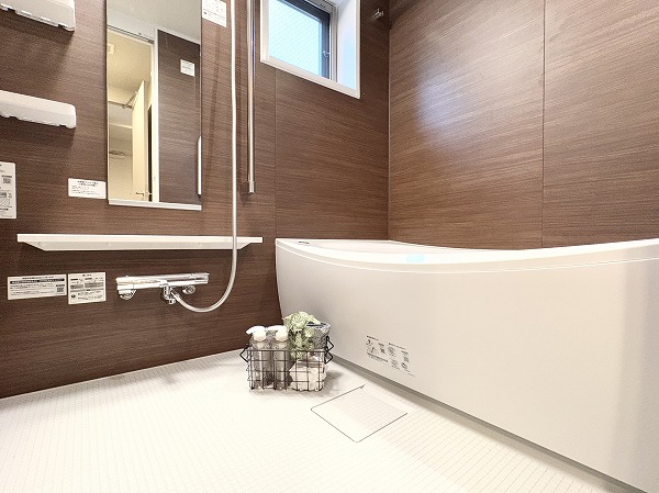 カテリーナ代々木プレイス_温もりを感じられるバスルームの写真