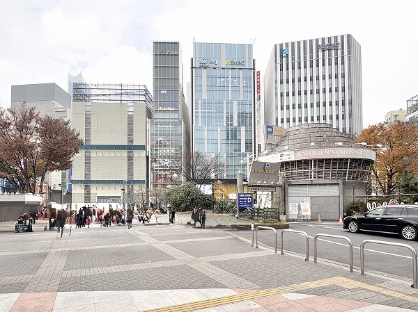 新宿駅 東口駅前広場