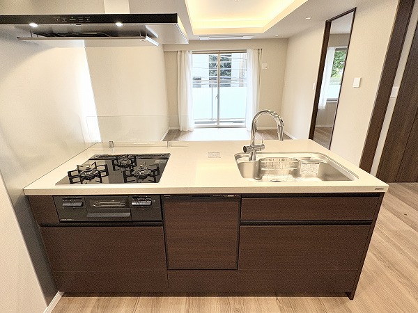 ジェントルエア神宮前_リノベーション済みのキッチンの写真