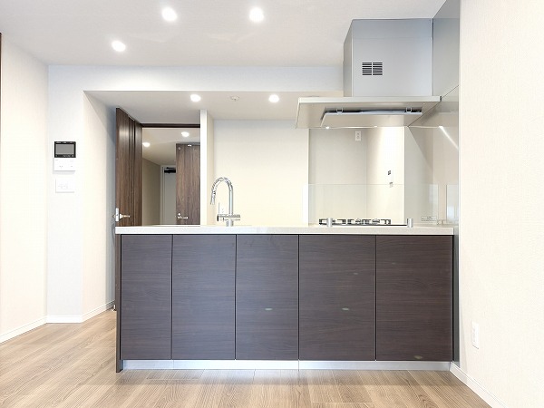 ジェントルエア神宮前_オープンタイプで使い勝手の良いキッチンの写真