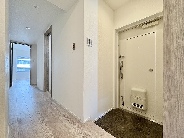 等々力ビューハイツ_玄関と室内廊下の写真
