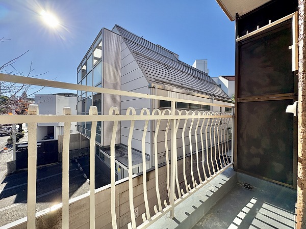 パレドール上用賀_陽当たりの良い南向きバルコニーの写真