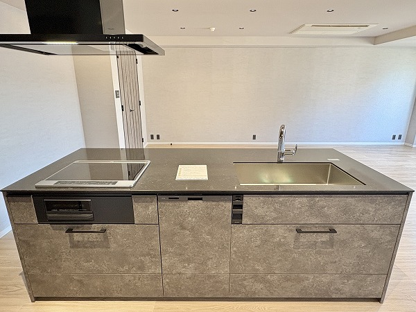 ストークグラン深沢_ゆとりある対面キッチンの写真