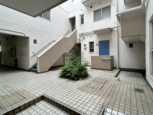 エスカイア高田馬場　パティオ