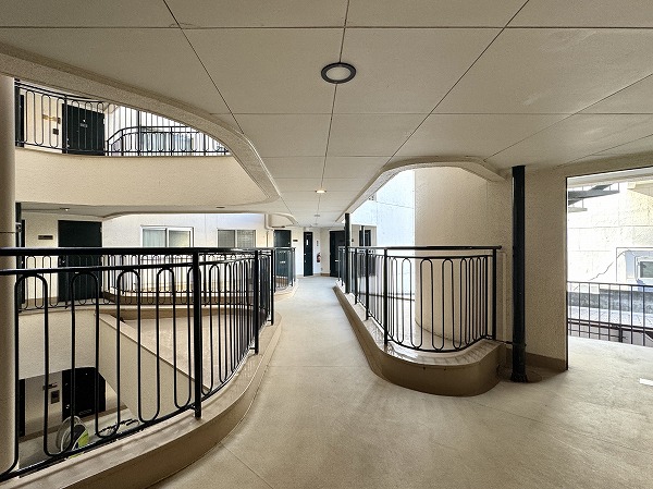 シャトー赤坂台　外廊下