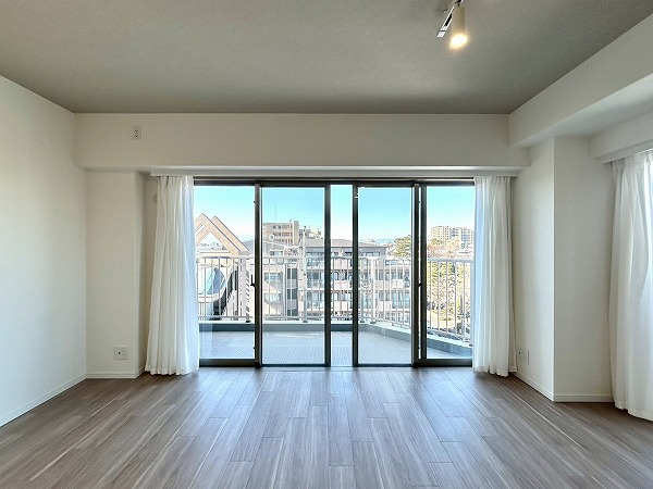 グーディッシュ千歳船橋_明るいリビングダイニングキッチンの写真