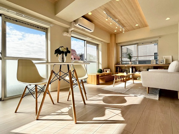 春日ビューハイツ_広々したメインルームの写真