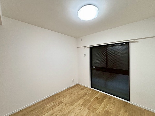 日神パレステージ信濃町_大きなサービスルームの写真