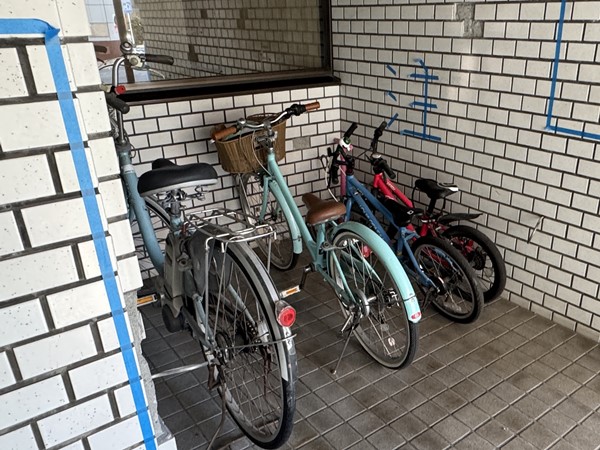 クラウン青山　駐輪場